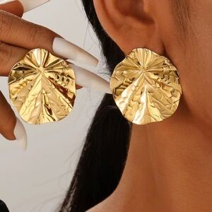 NWT Sand Dollar Gold Tone Earrings - Trending Chunky Style
